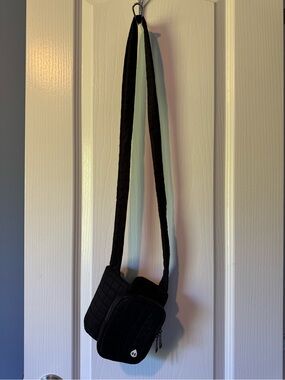 HydroJug Black Quilted Crossbody Bag